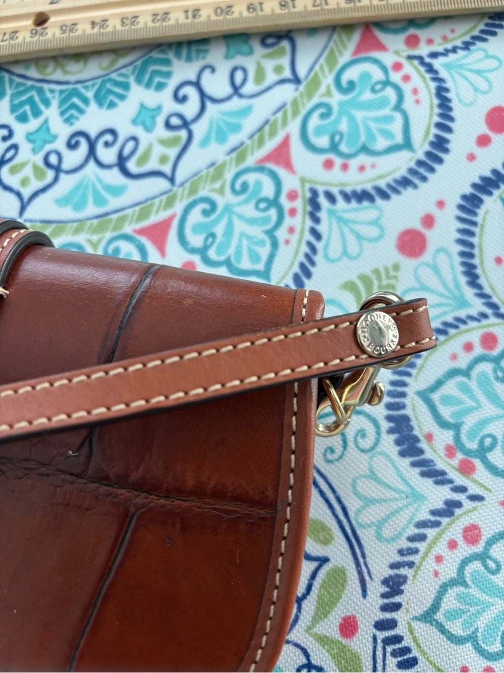 Dooney & Bourke vintage small clutch with wrist strap. - Picture 5 of 7